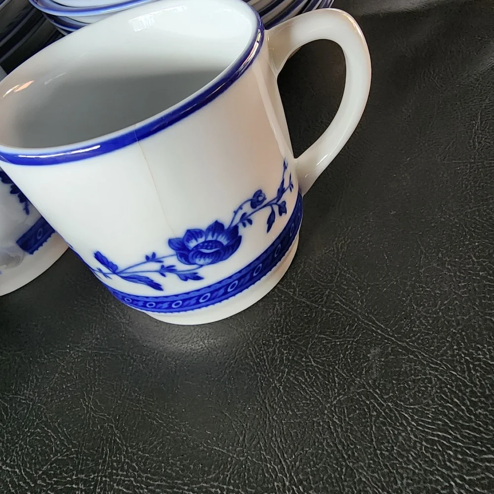 Williams Sonoma Plates Bowls Cups Mugs Flow Blue White 27pc